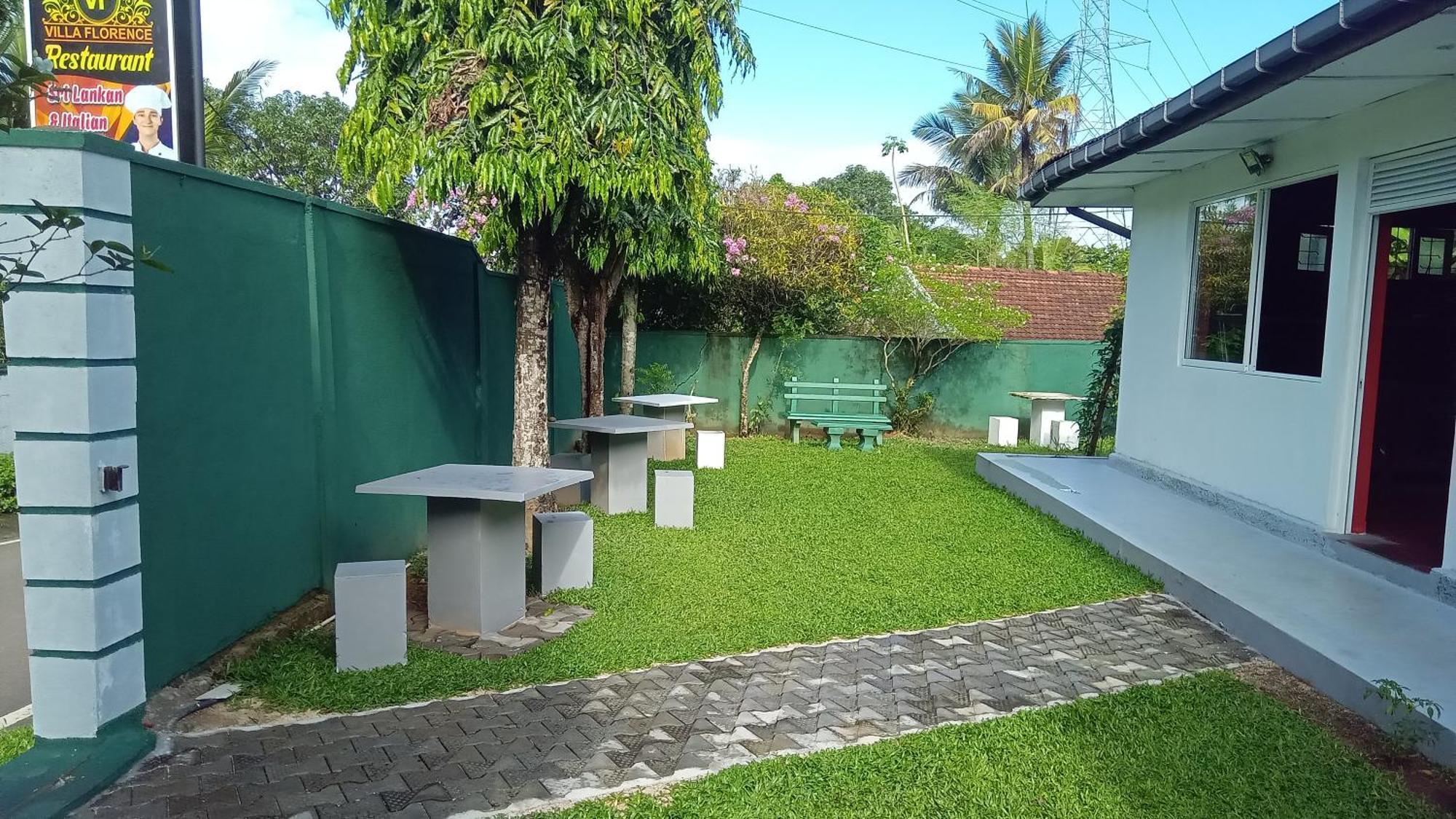 Villaflorence Kadawatha المظهر الخارجي الصورة